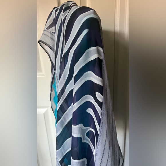 Fendi Scarf/Shawl. Zebra Print. 100% Scarf. Made in Italy. - Picture 9 of 16